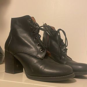 SODA black heeled boots size 8